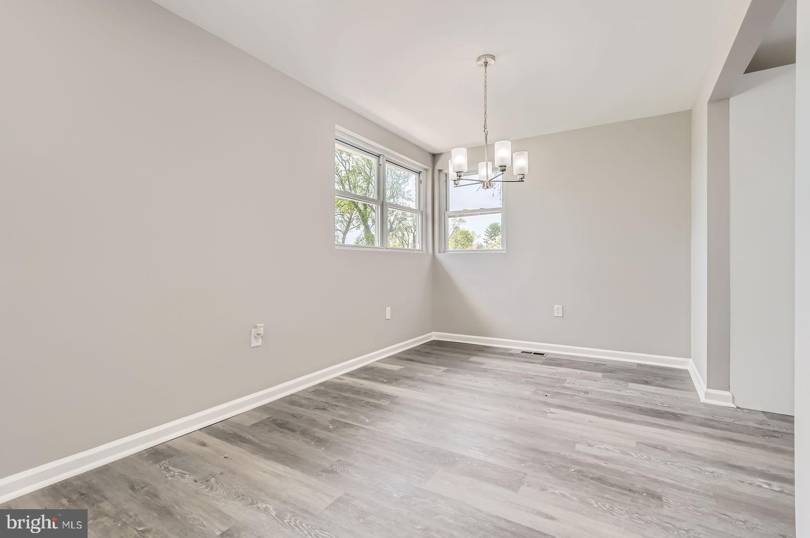 LESLIE MANOR - Residential