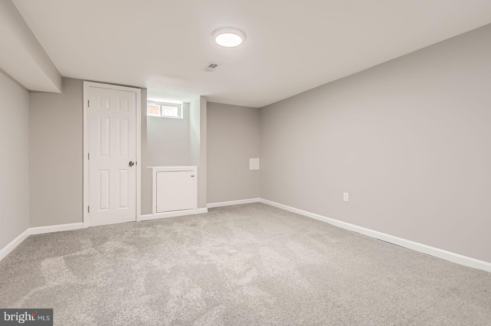 LESLIE MANOR - Residential