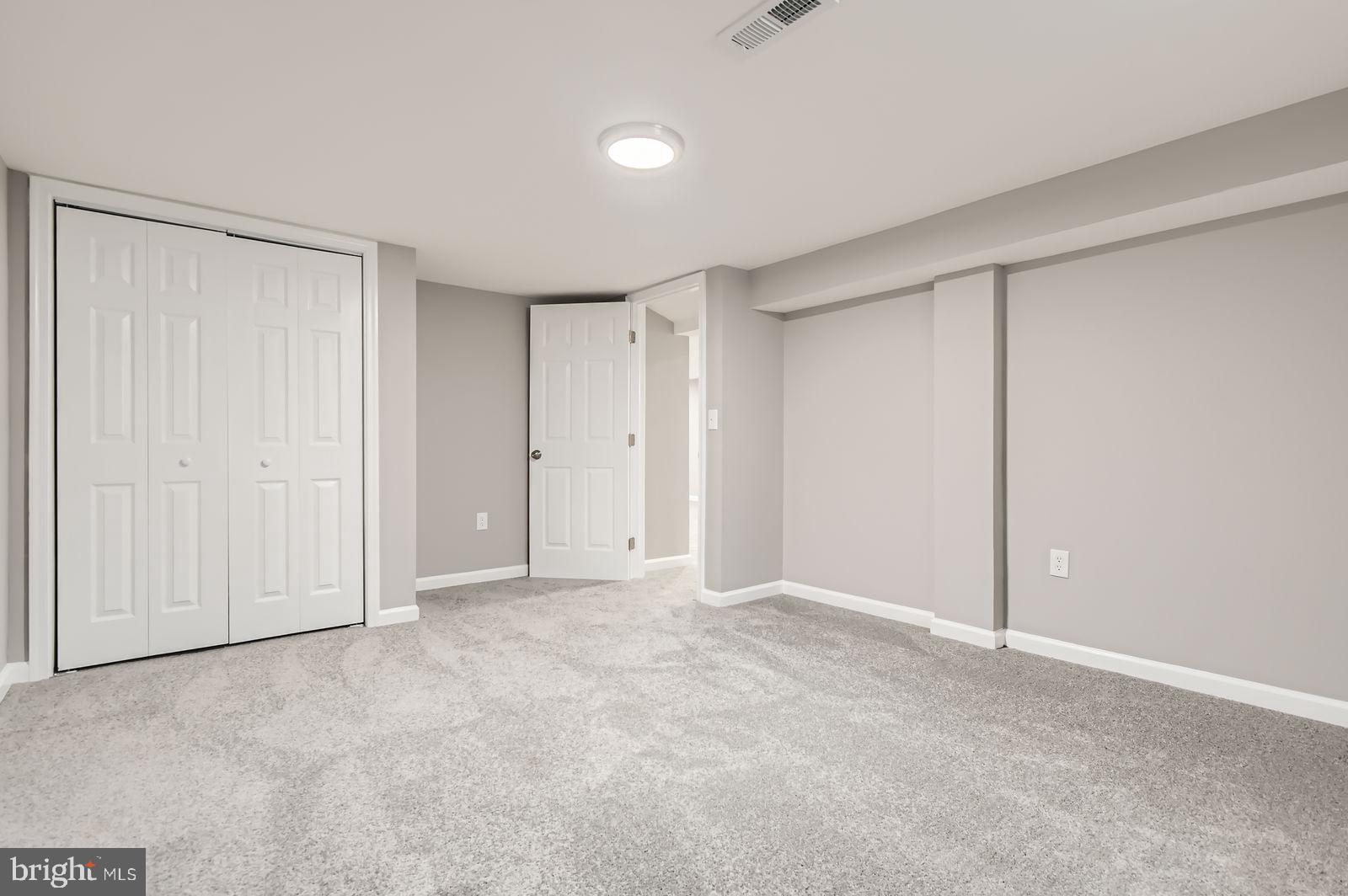 LESLIE MANOR - Residential