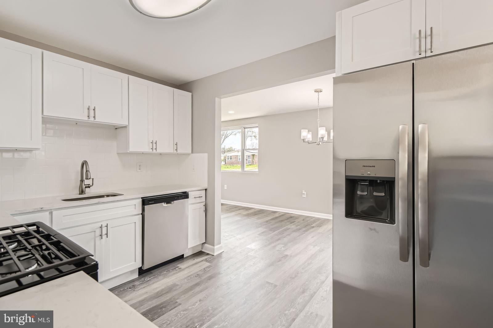 LESLIE MANOR - Residential