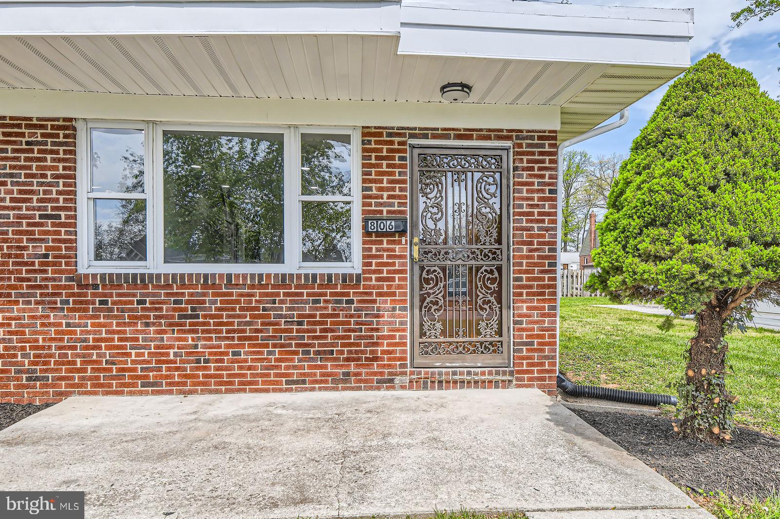 LESLIE MANOR - Residential