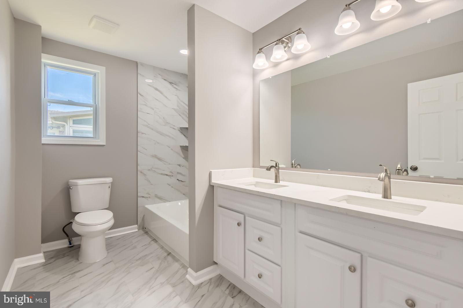 LESLIE MANOR - Residential