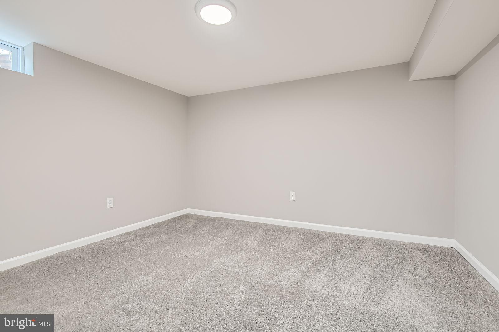 LESLIE MANOR - Residential