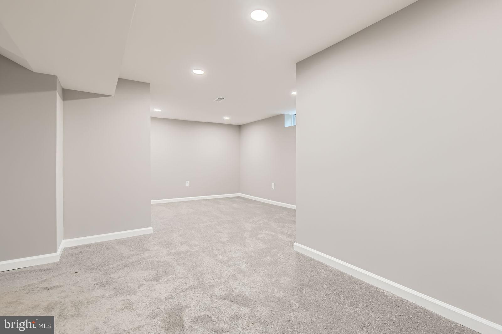 LESLIE MANOR - Residential