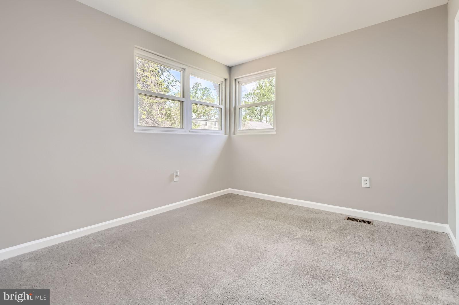 LESLIE MANOR - Residential