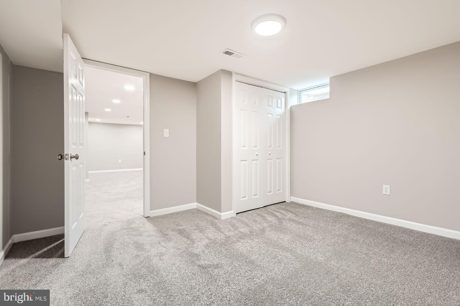 LESLIE MANOR - Residential