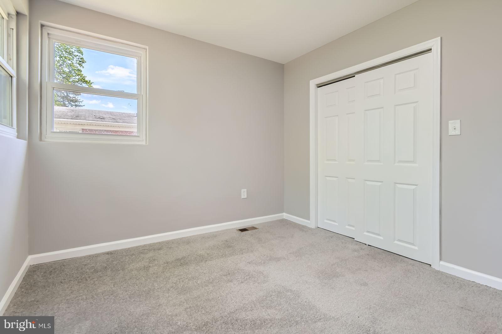 LESLIE MANOR - Residential