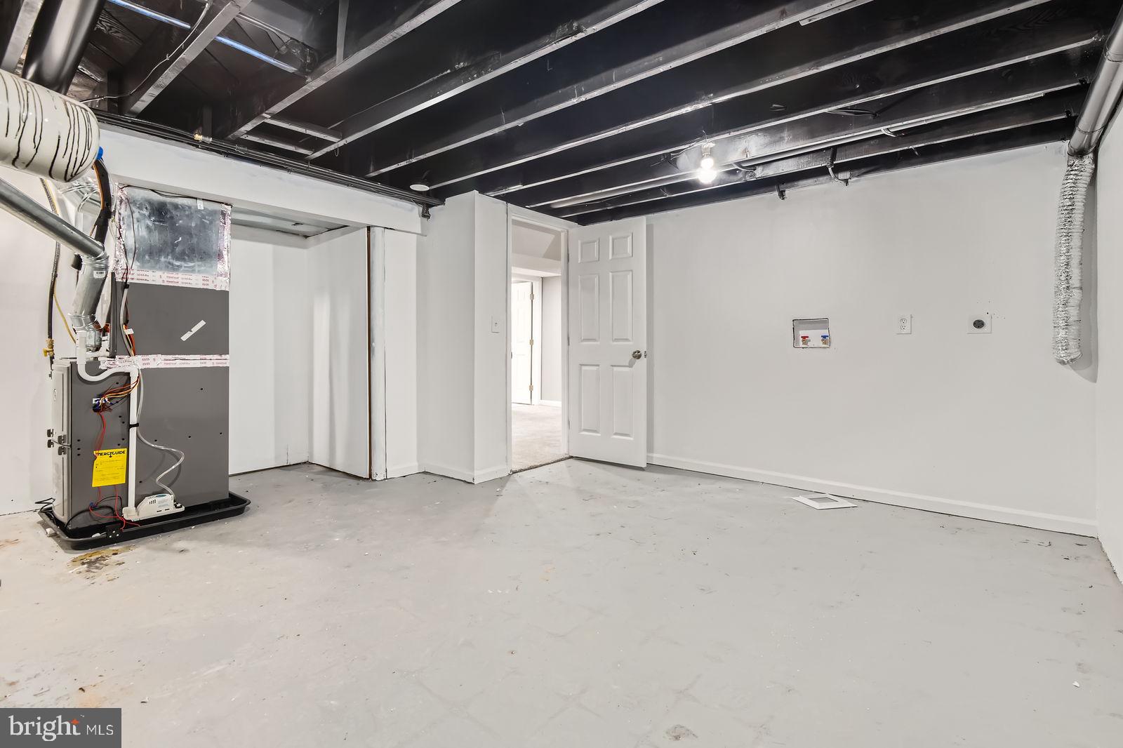 LESLIE MANOR - Residential