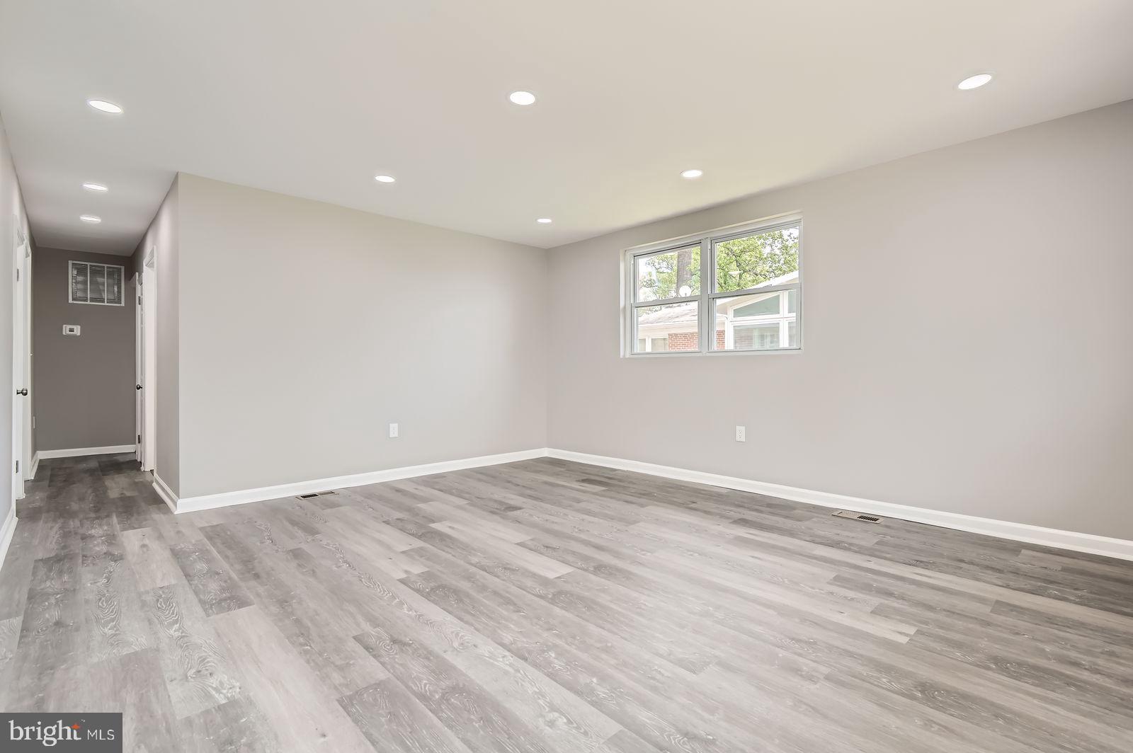 LESLIE MANOR - Residential