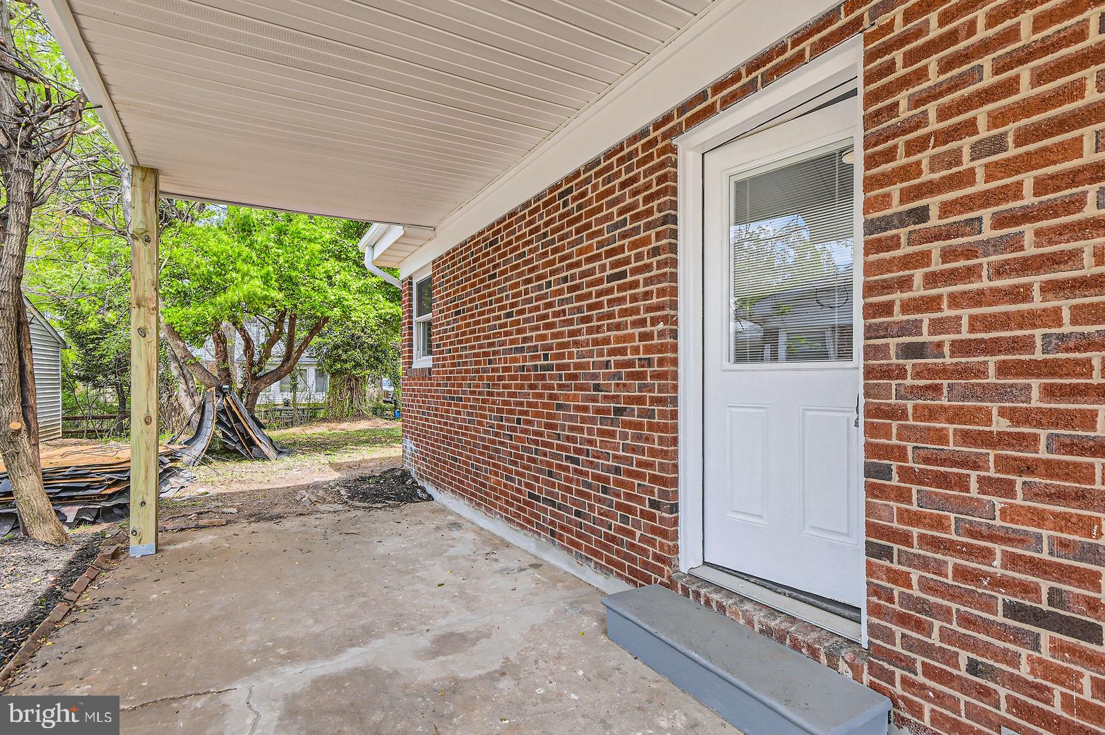 LESLIE MANOR - Residential