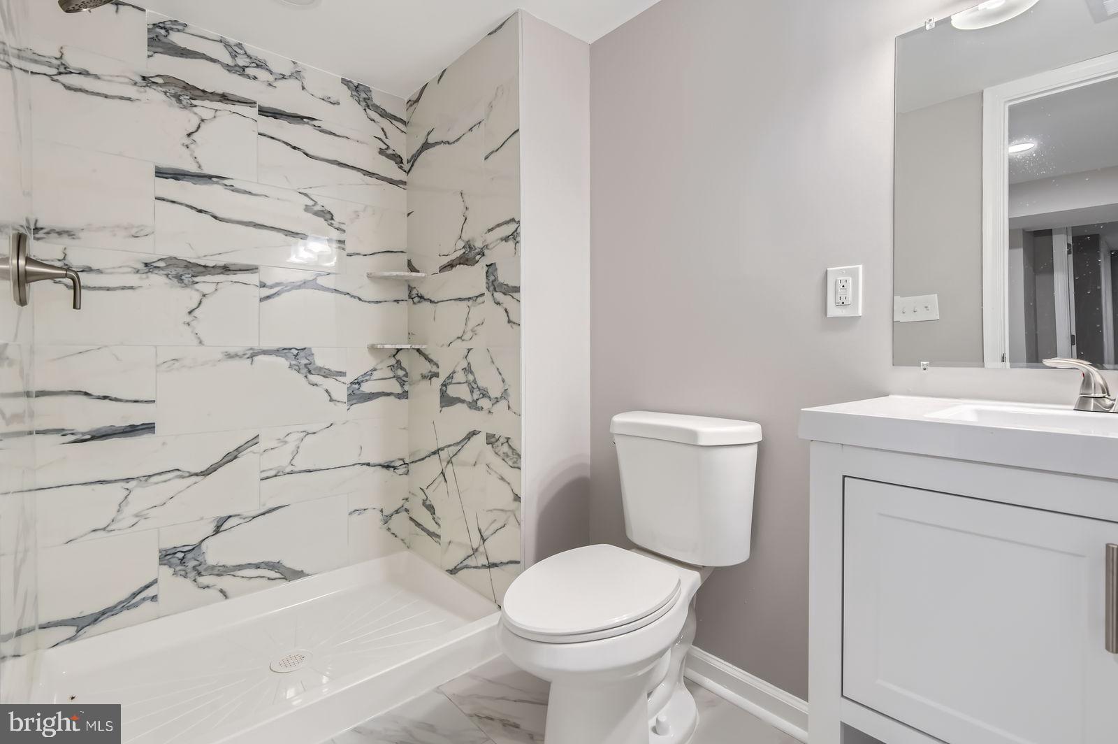 LESLIE MANOR - Residential