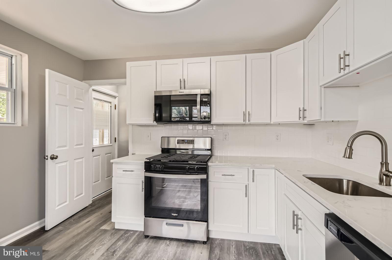 LESLIE MANOR - Residential