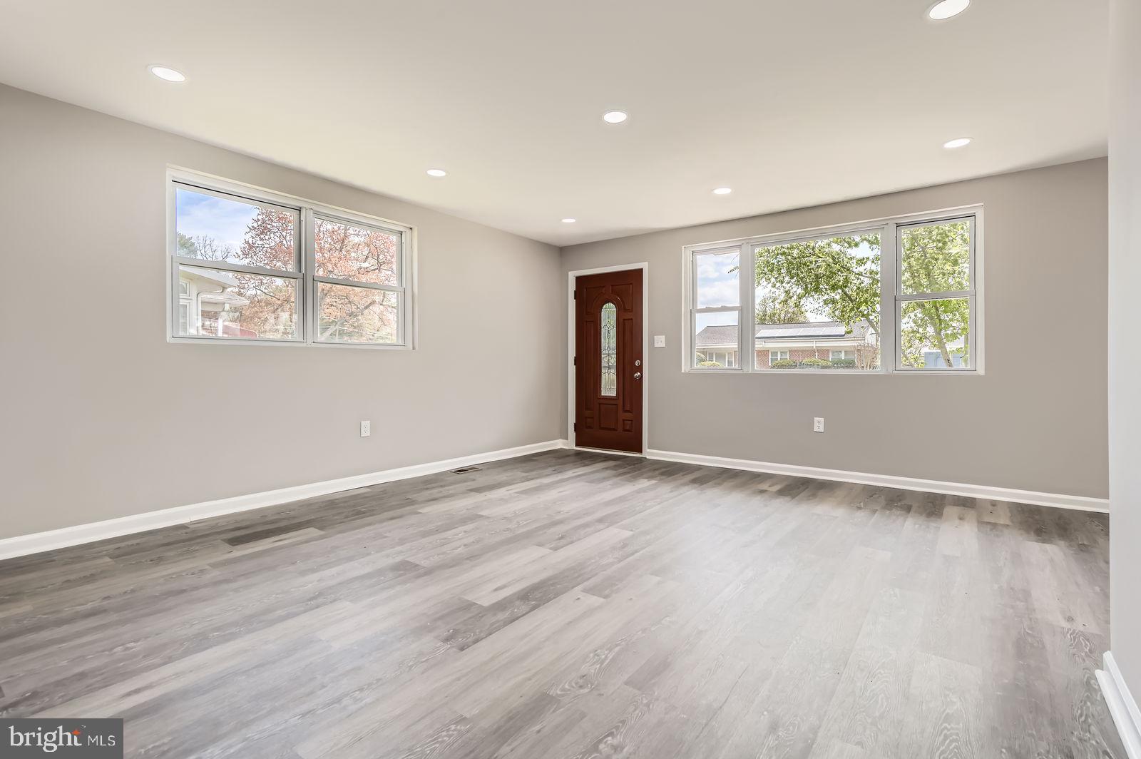 LESLIE MANOR - Residential