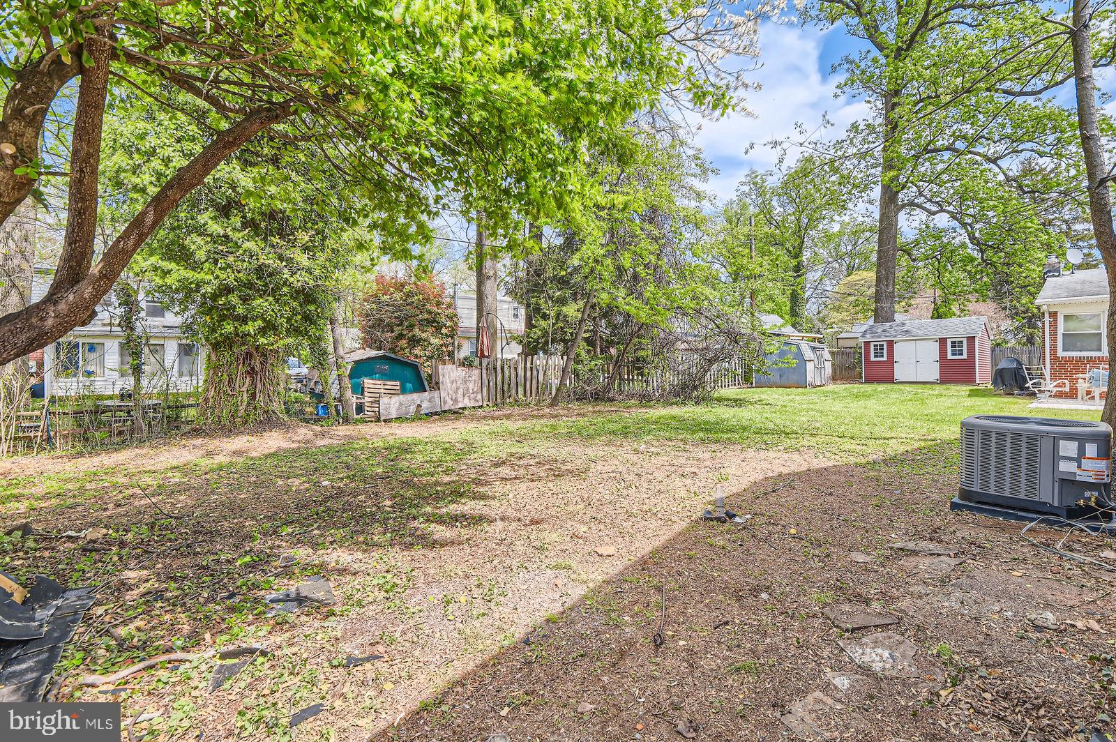 LESLIE MANOR - Residential