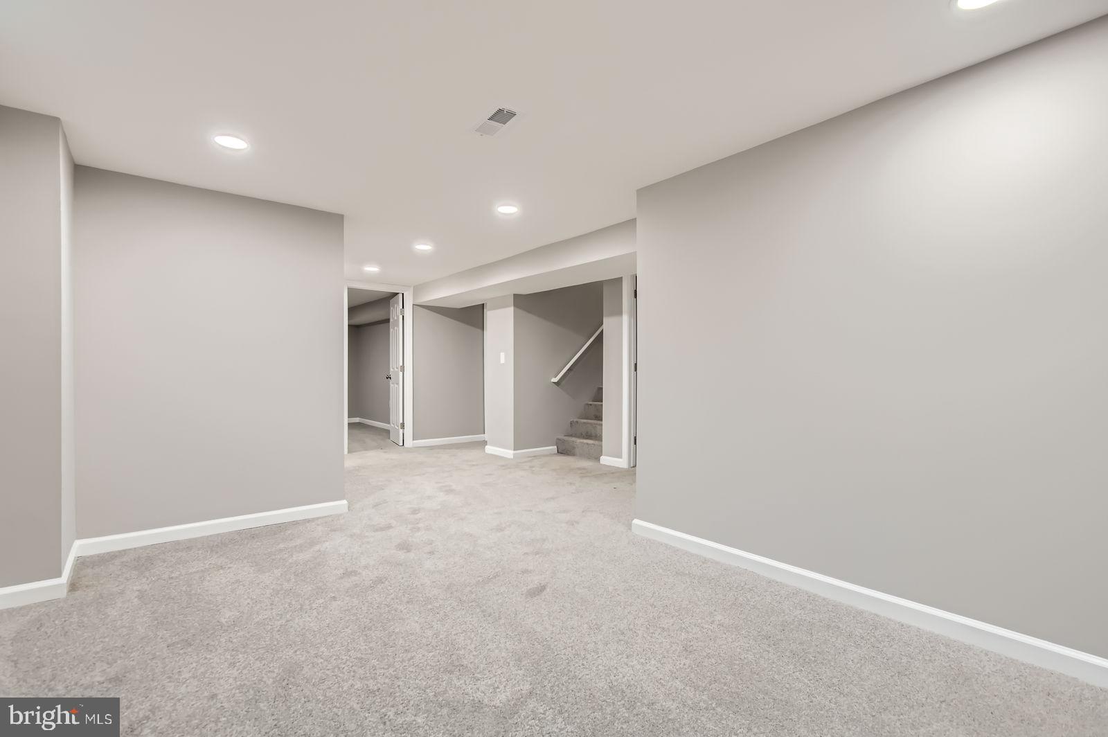 LESLIE MANOR - Residential