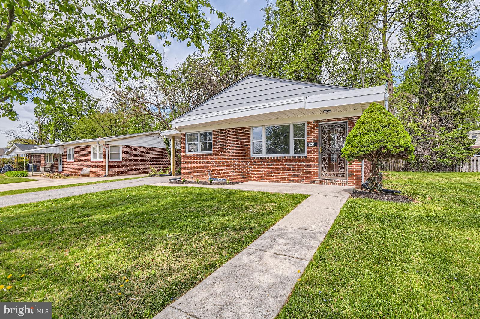 LESLIE MANOR - Residential