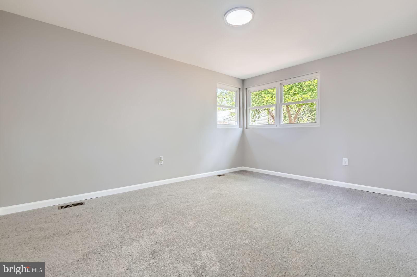 LESLIE MANOR - Residential