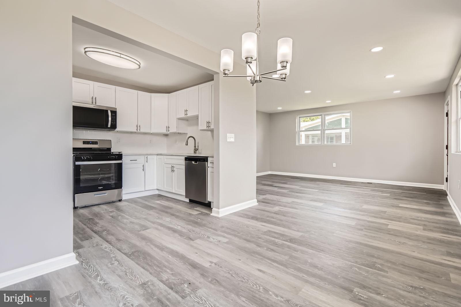 LESLIE MANOR - Residential