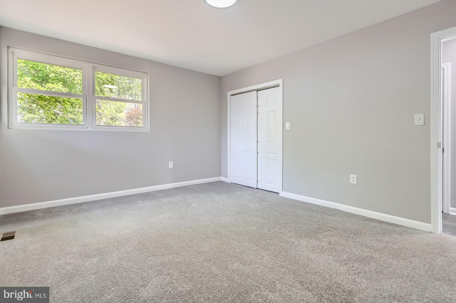 LESLIE MANOR - Residential