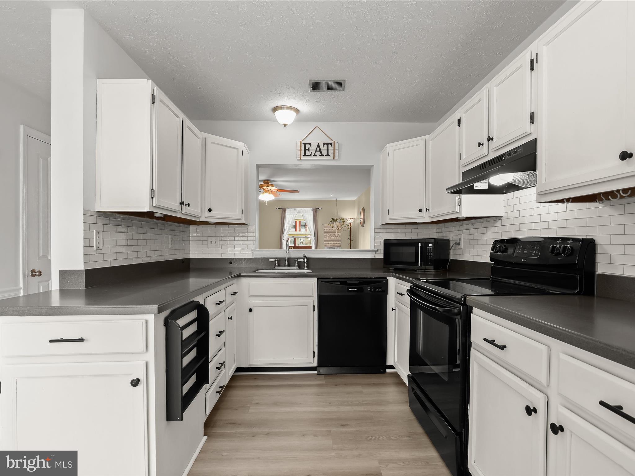 CARROLLWOOD MANOR - Residential