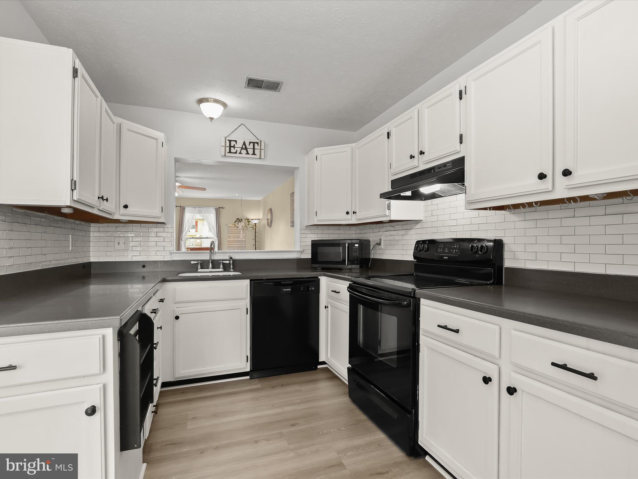 CARROLLWOOD MANOR - Residential