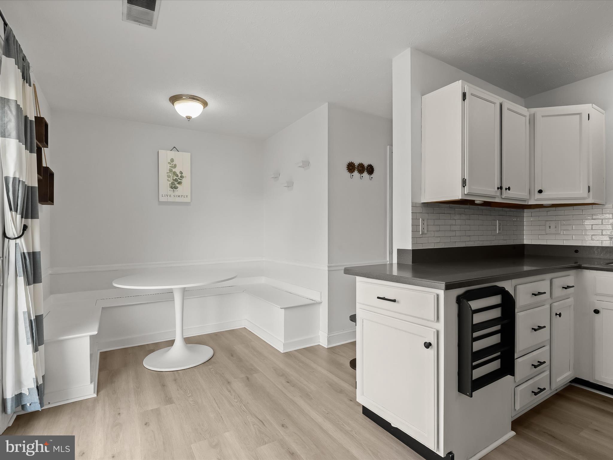 CARROLLWOOD MANOR - Residential