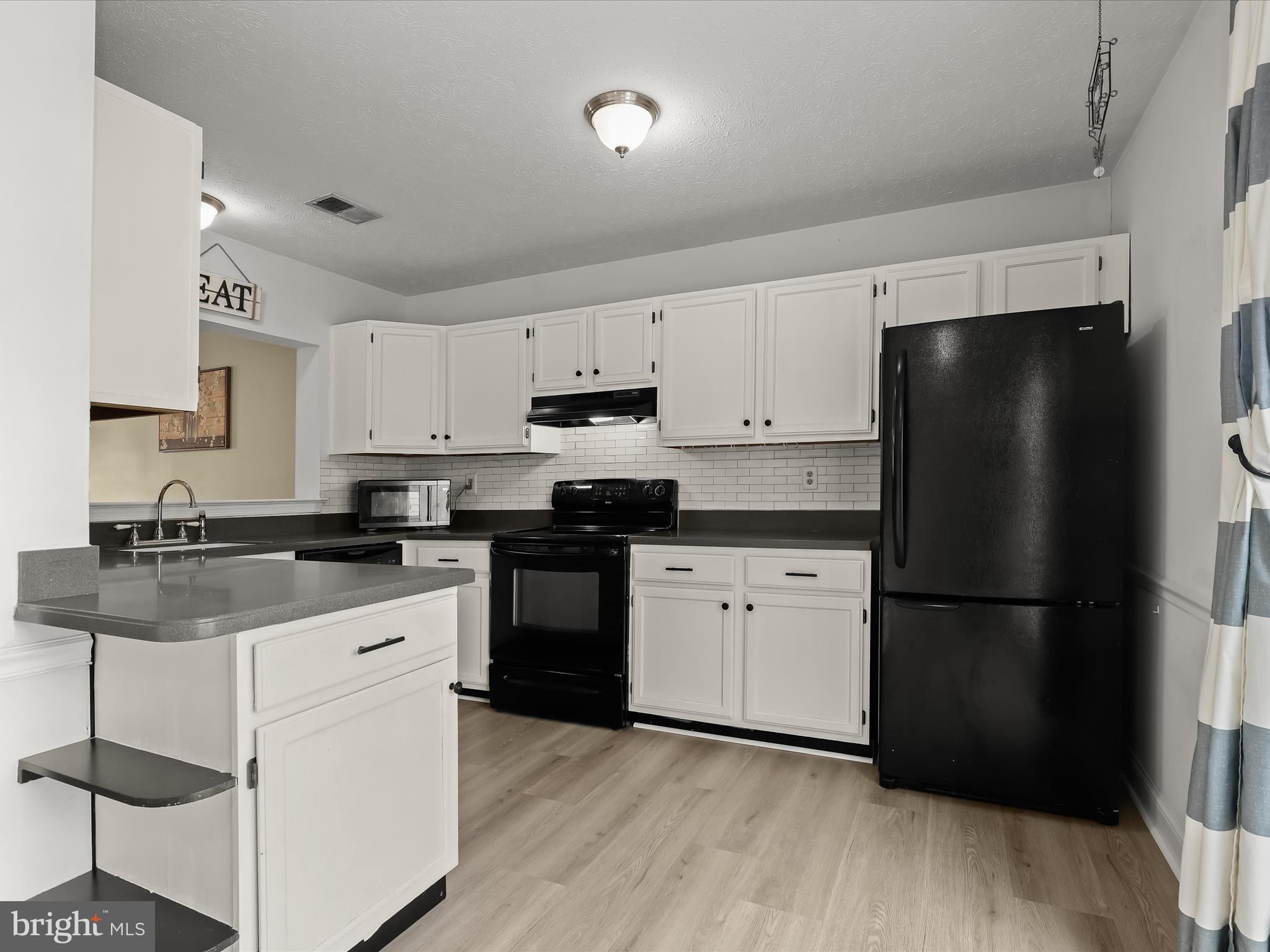 CARROLLWOOD MANOR - Residential