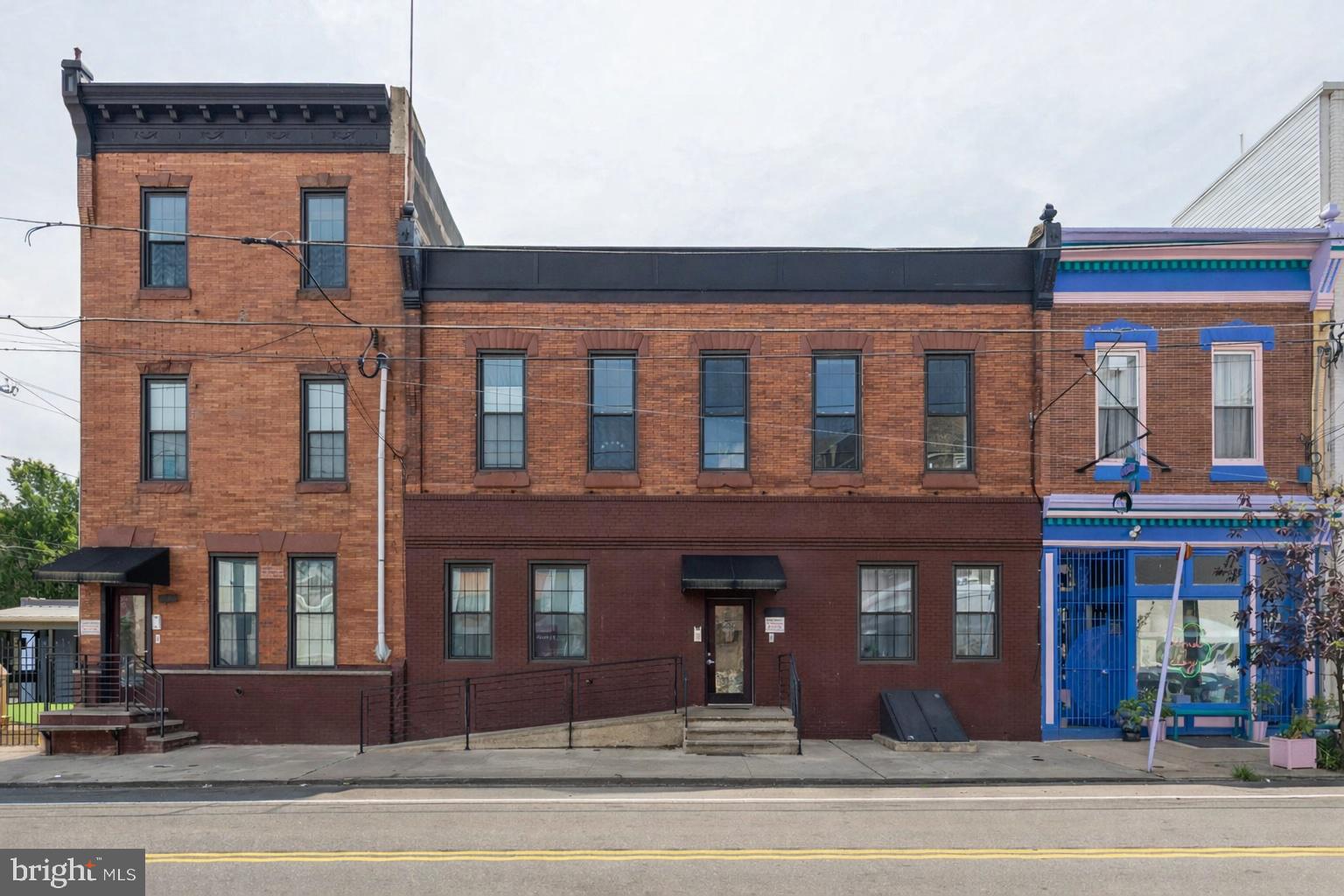 EAST KENSINGTON - Residential