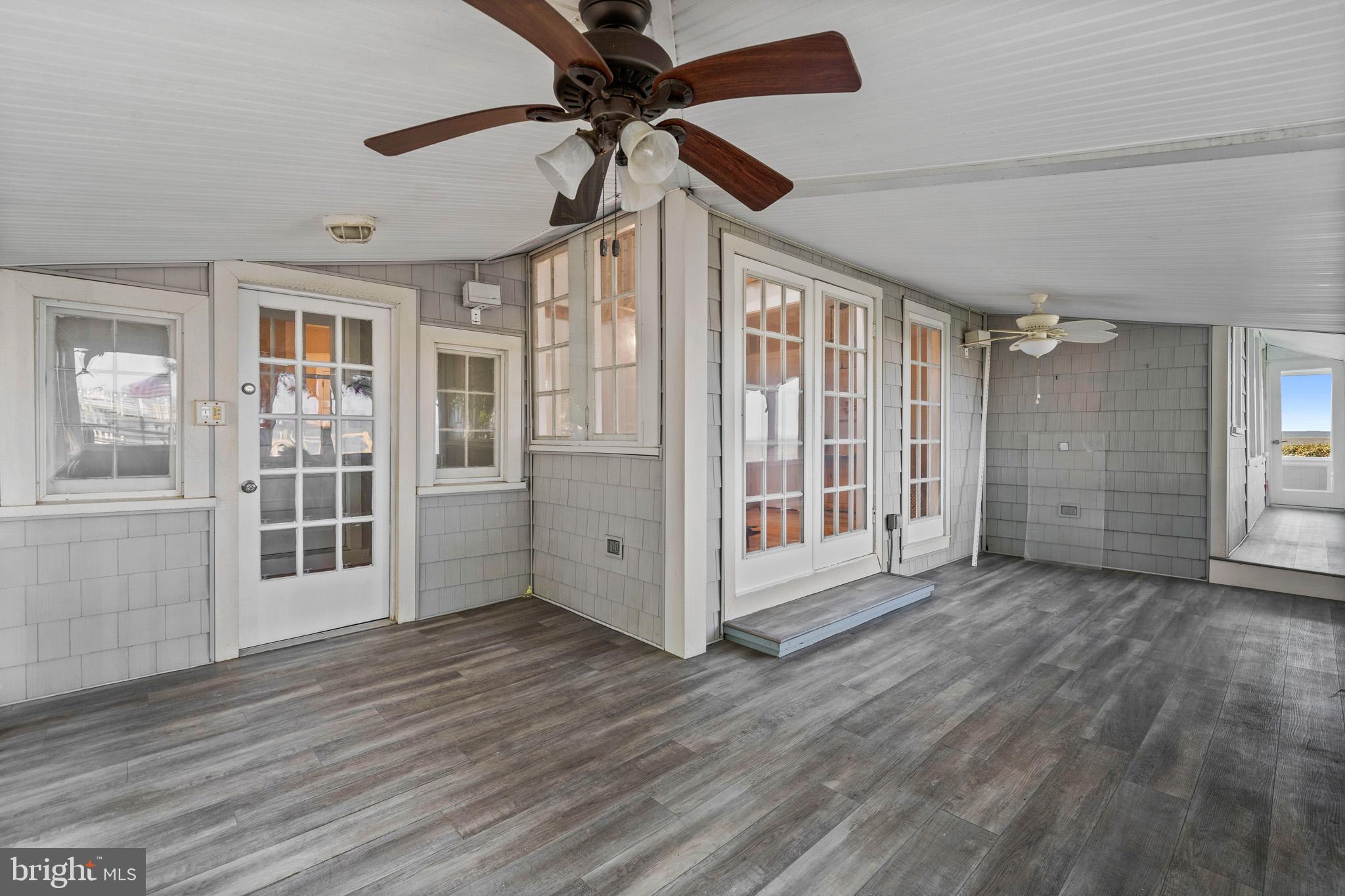 COBB ISLAND - Residential