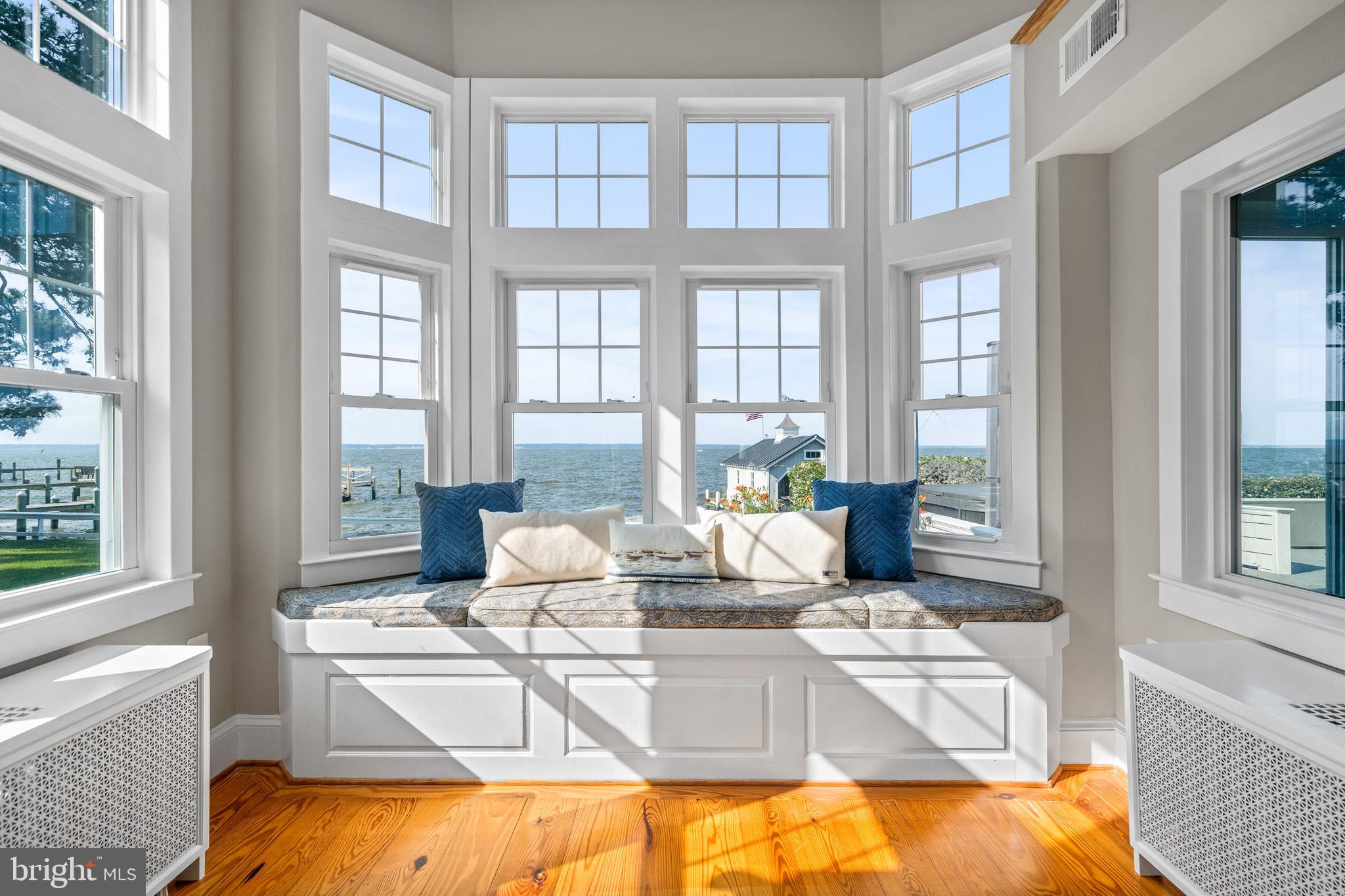 COBB ISLAND - Residential