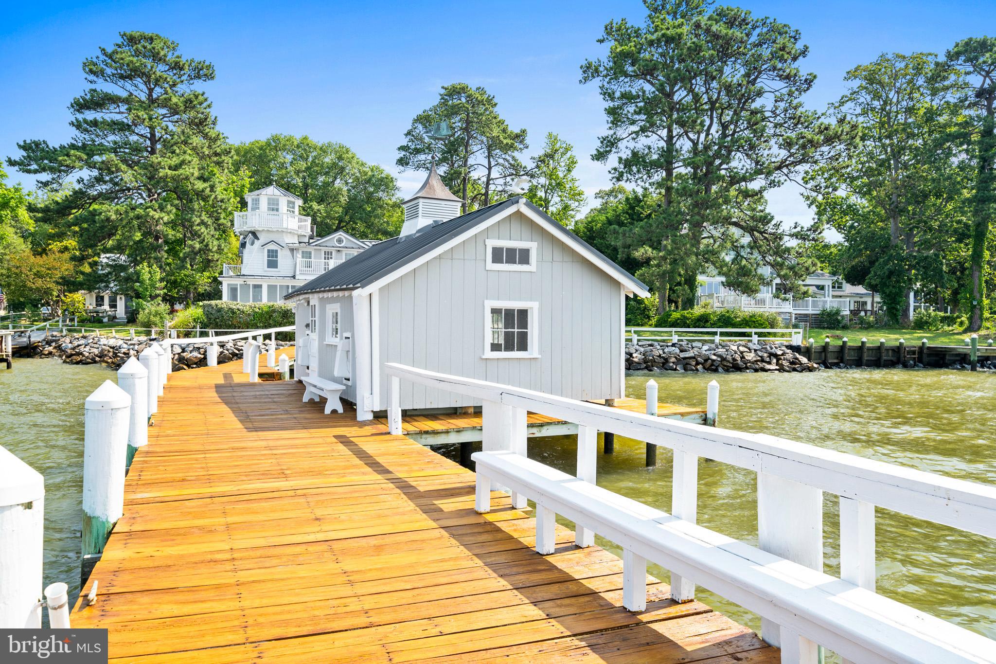 COBB ISLAND - Residential