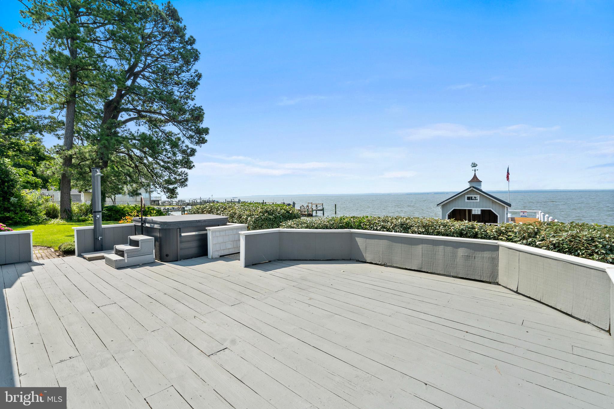 COBB ISLAND - Residential