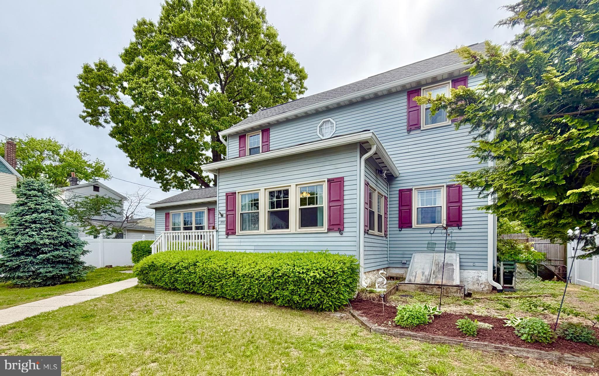 200 N OAK AVENUE