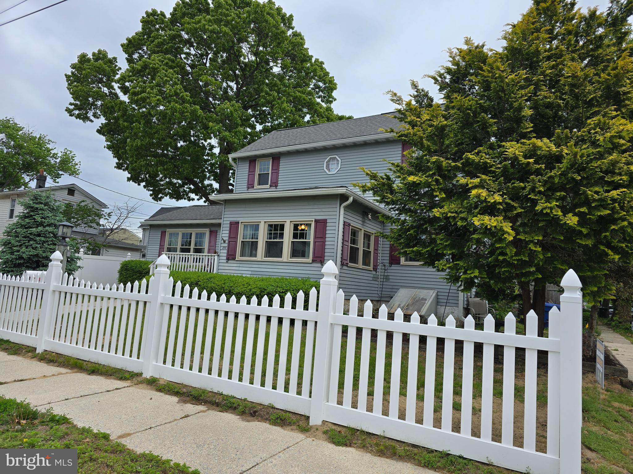 200 N OAK AVENUE
