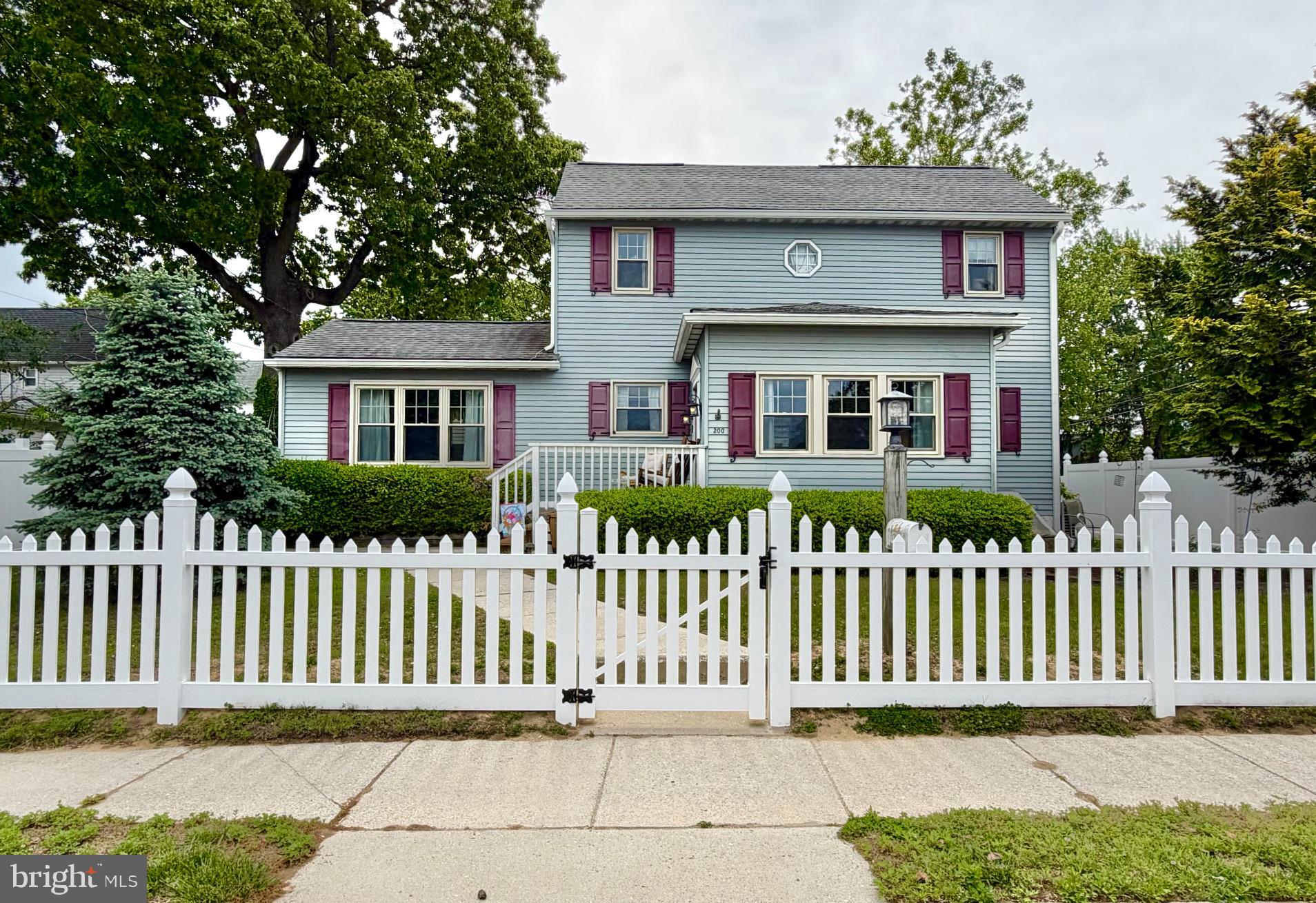 200 N OAK AVENUE