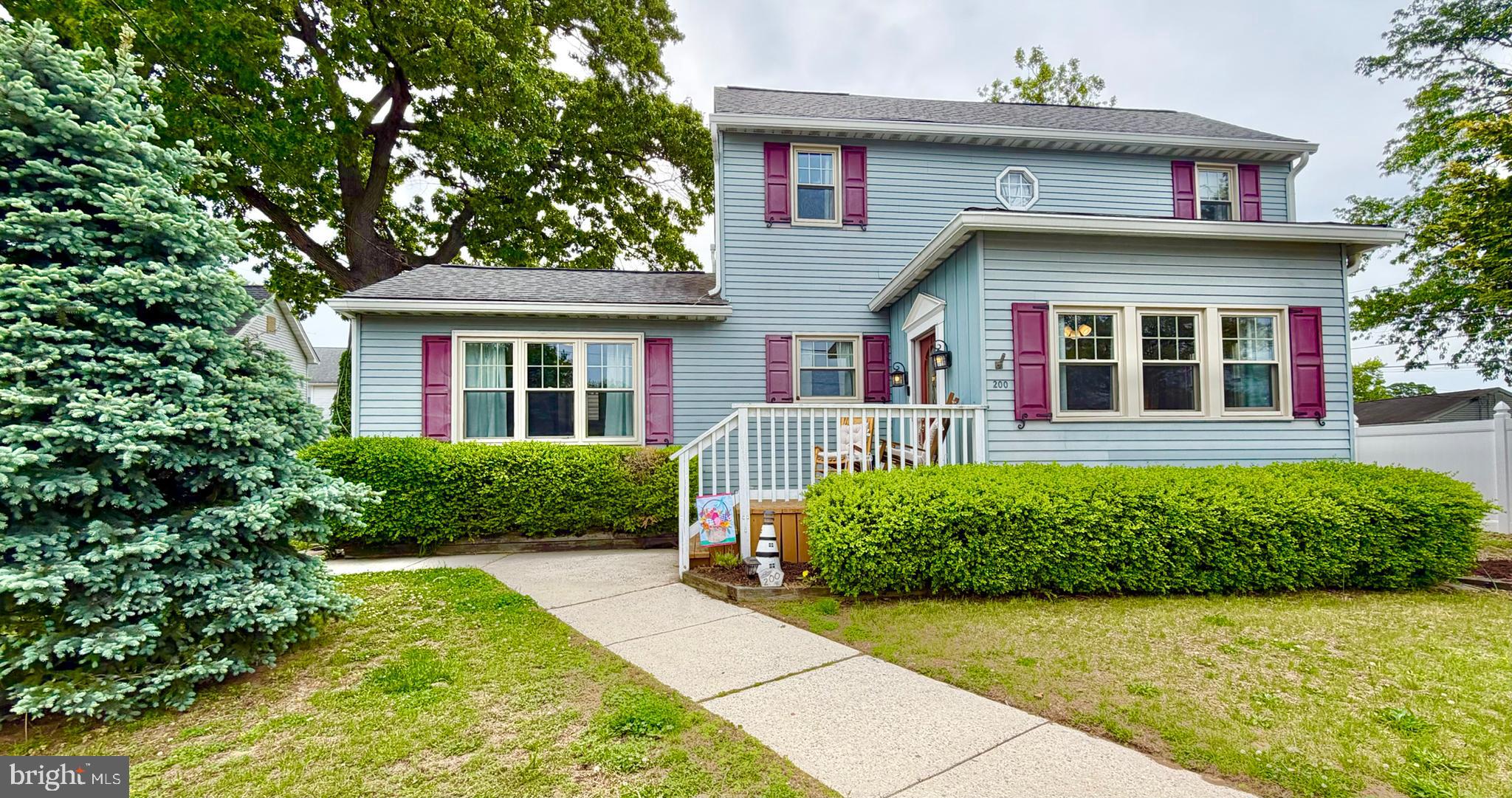 200 N OAK AVENUE