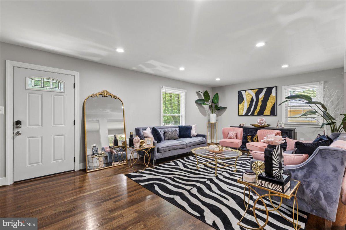 CLOVER HOMES - Residential