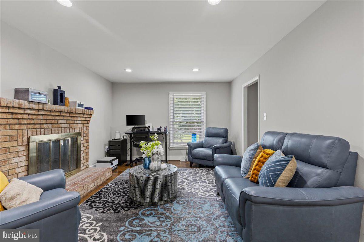 CLOVER HOMES - Residential