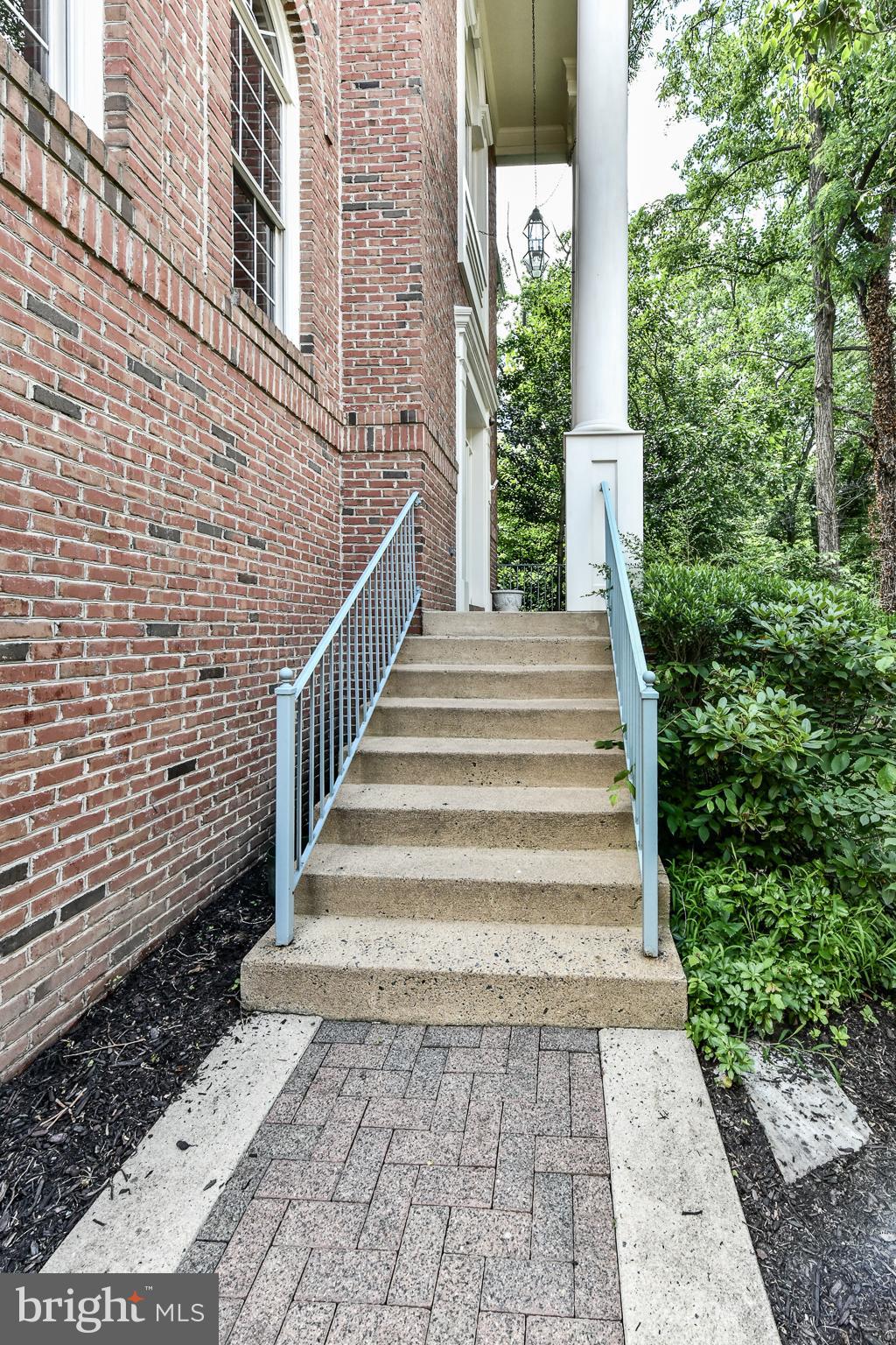 REES ESTATE - Residential Lease