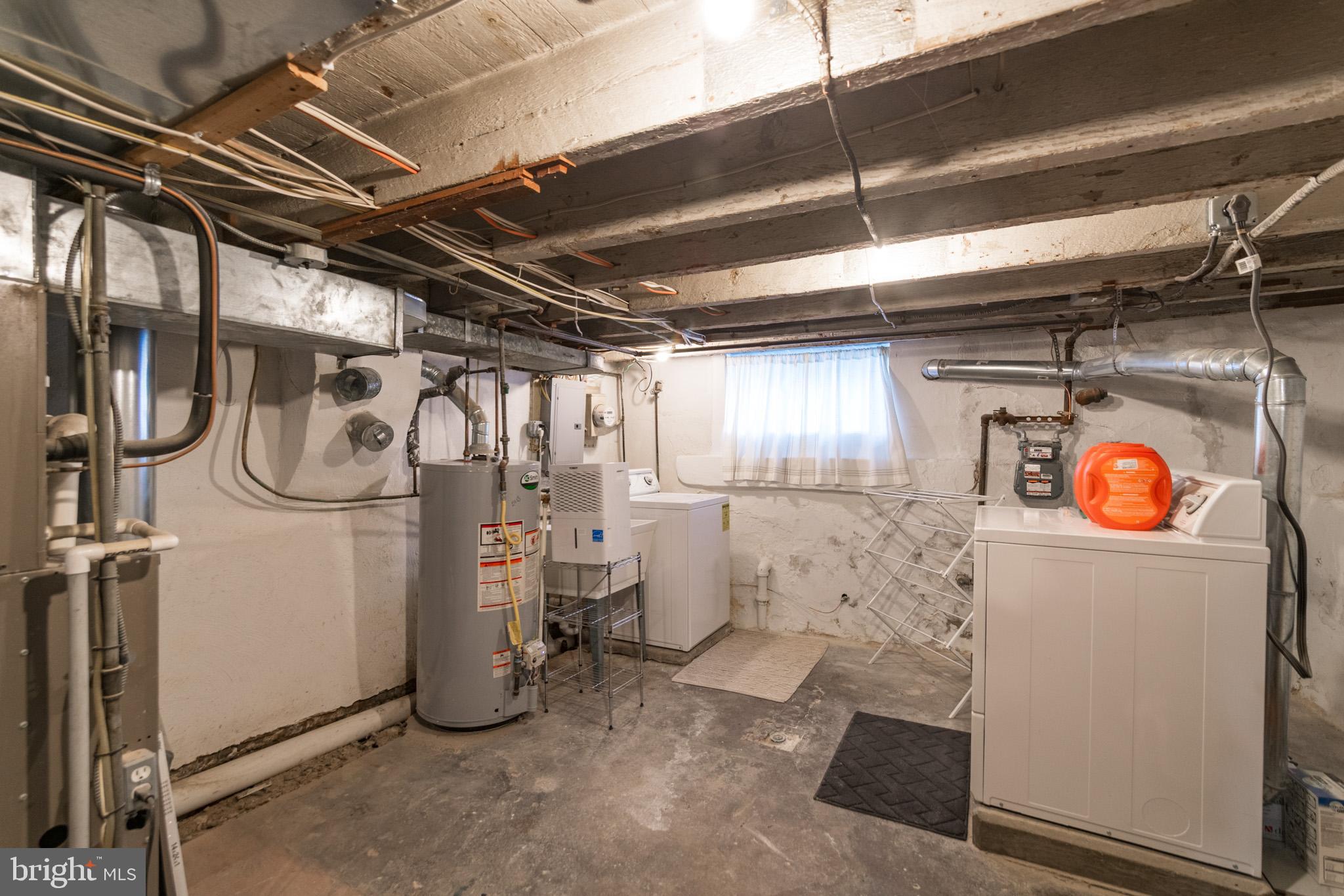 GIRARD ESTATES - Residential Lease