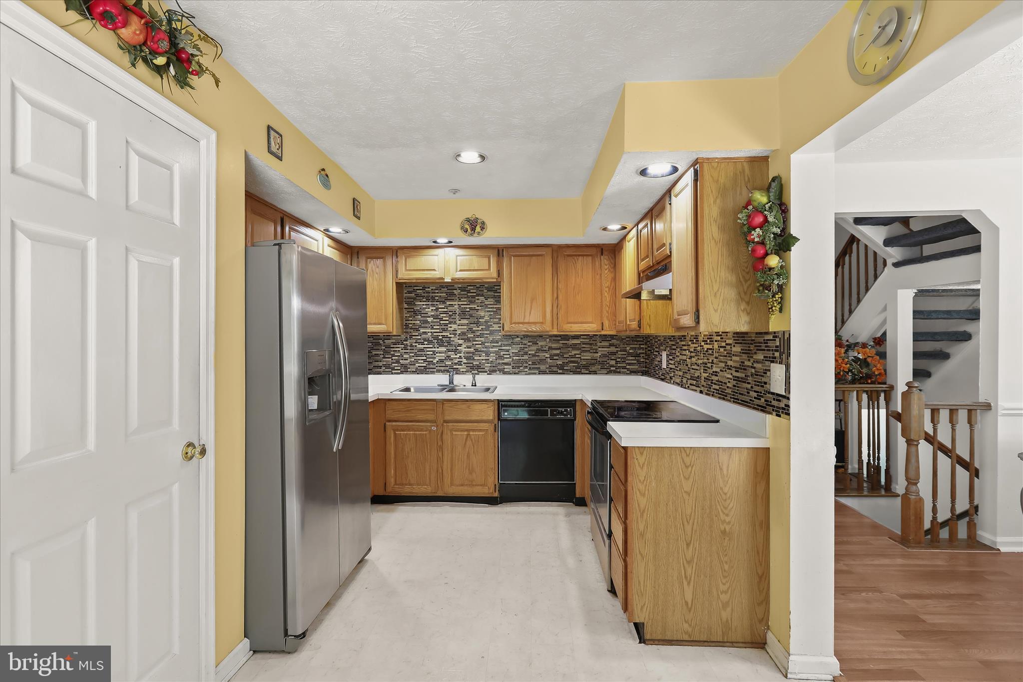 716 STREAMSIDE DRIVE