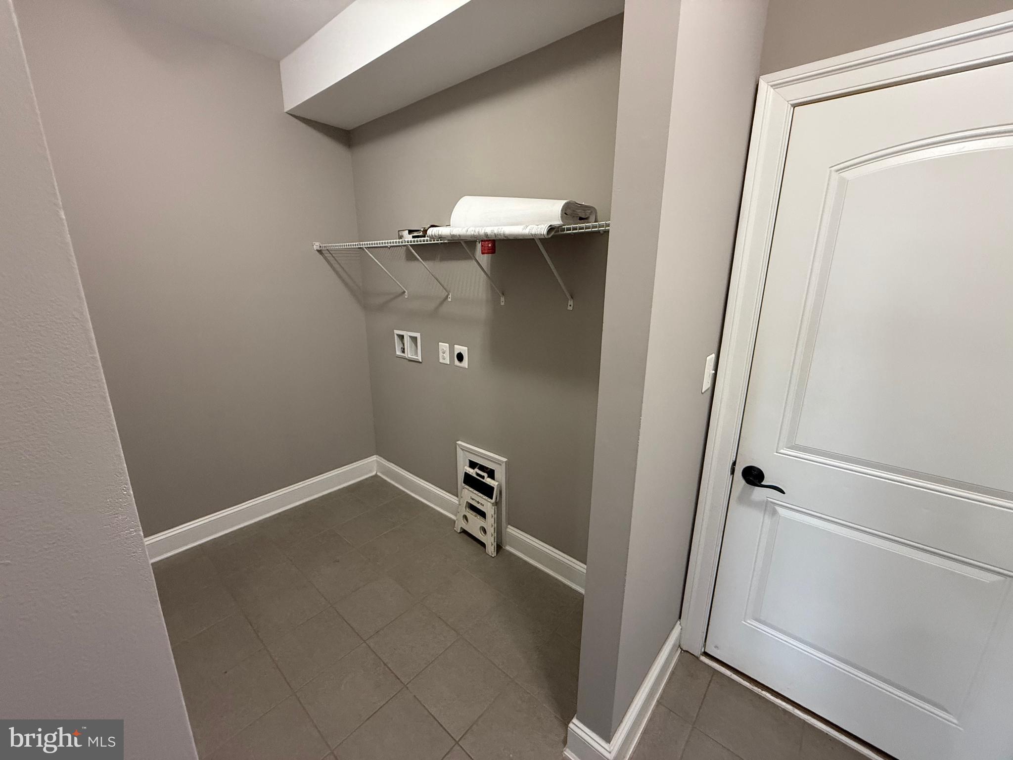 DAWSON'S CORNER - Residential Lease