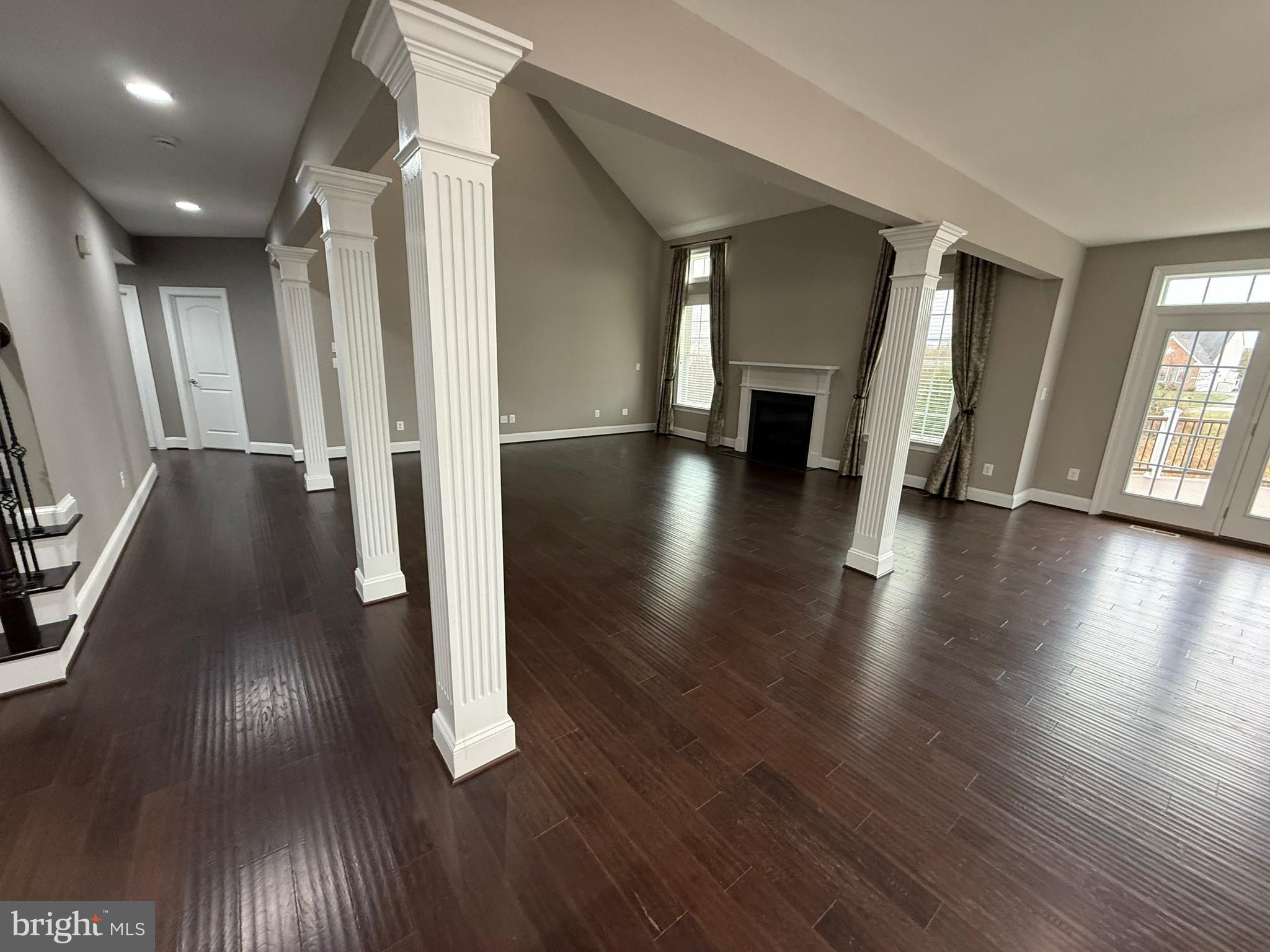 DAWSON'S CORNER - Residential Lease