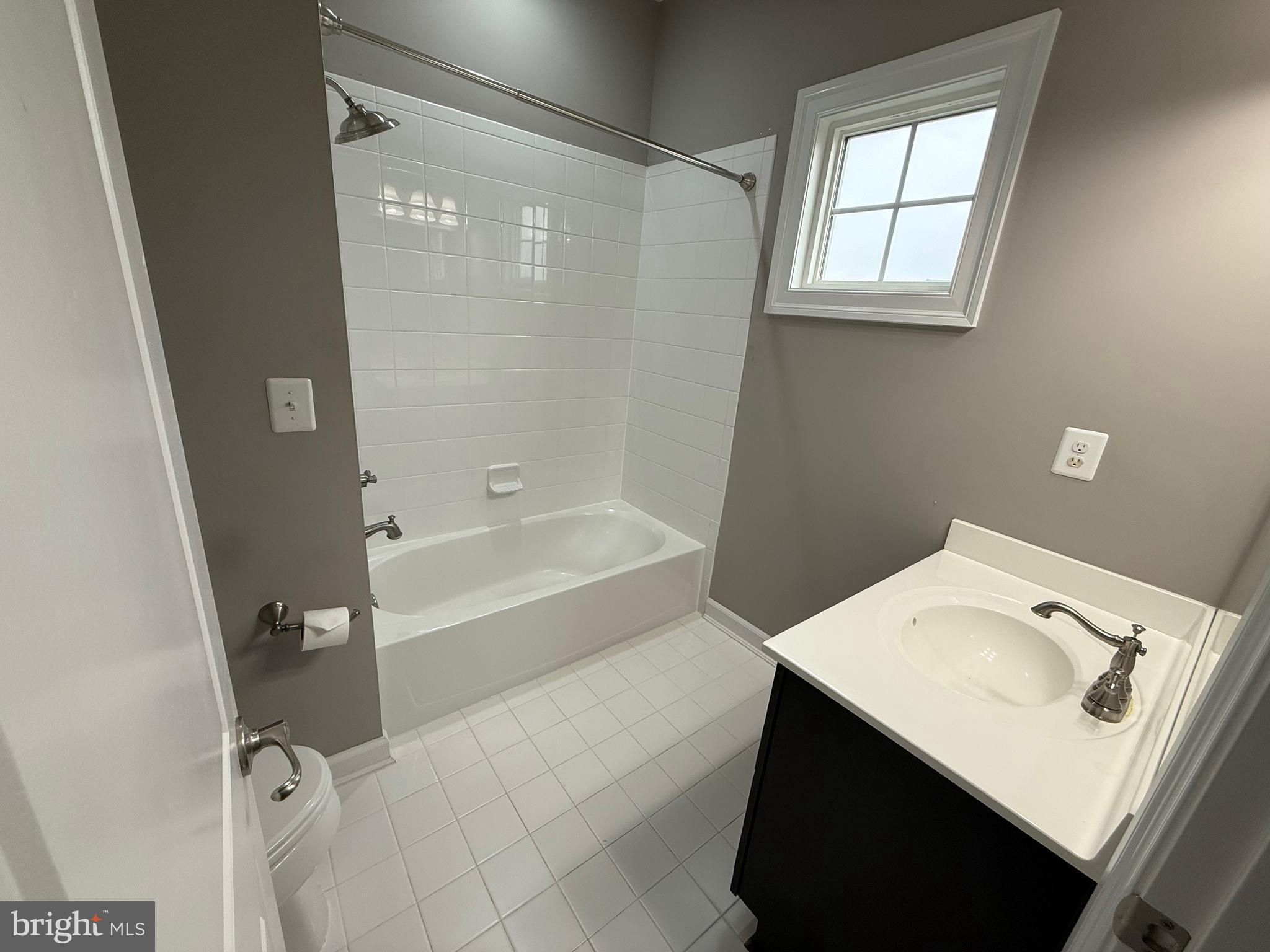 DAWSON'S CORNER - Residential Lease