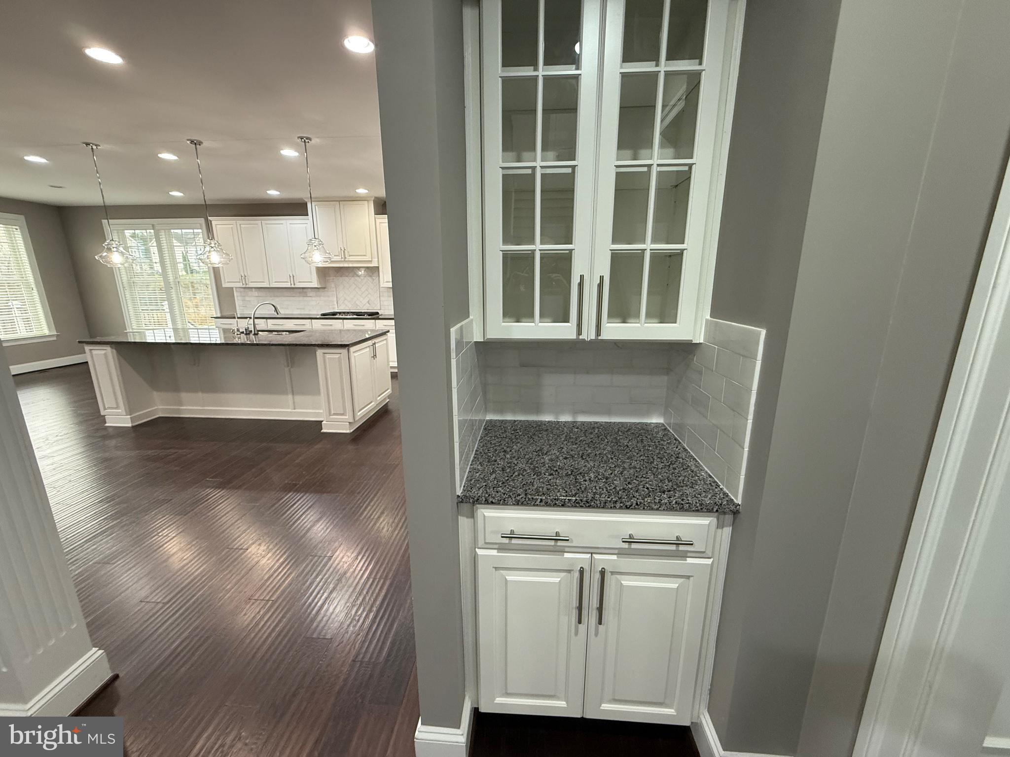 DAWSON'S CORNER - Residential Lease