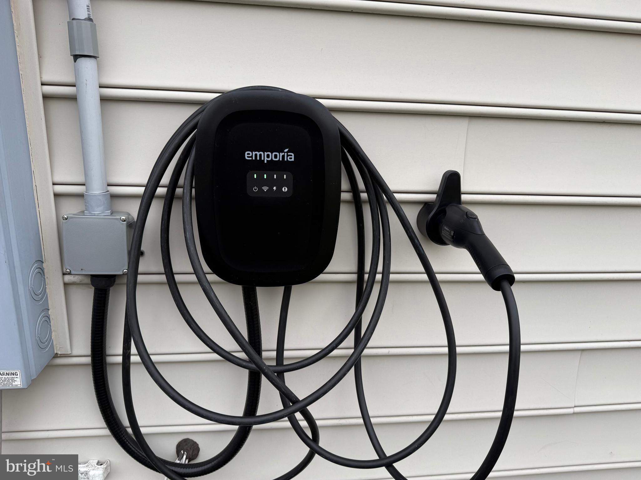 DAWSON'S CORNER - Residential Lease