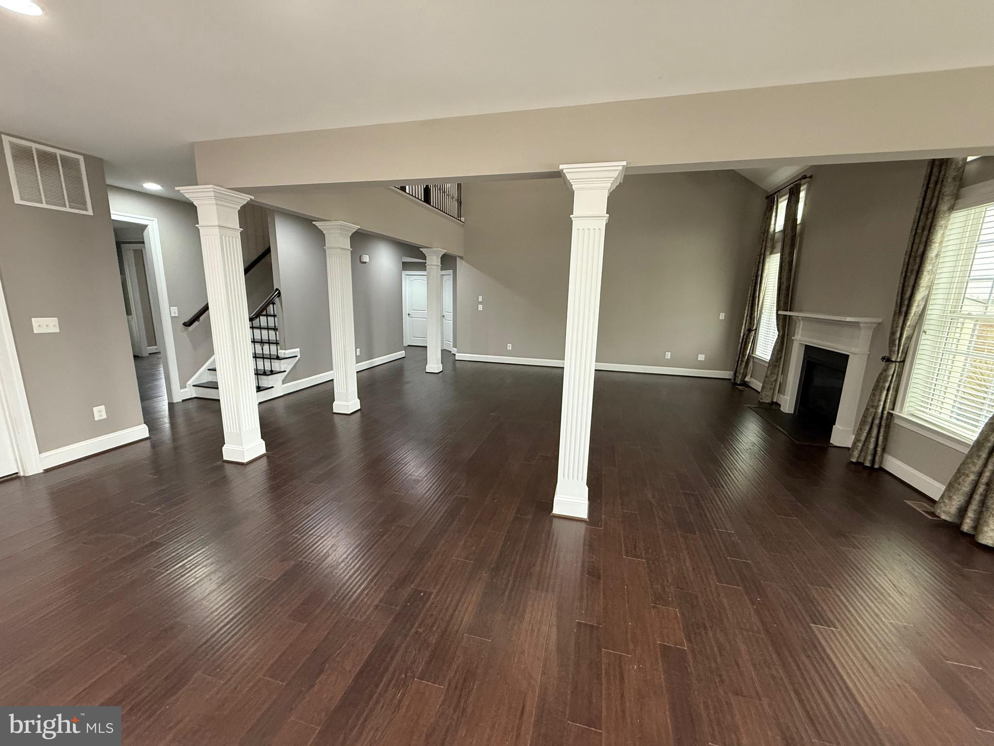 DAWSON'S CORNER - Residential Lease