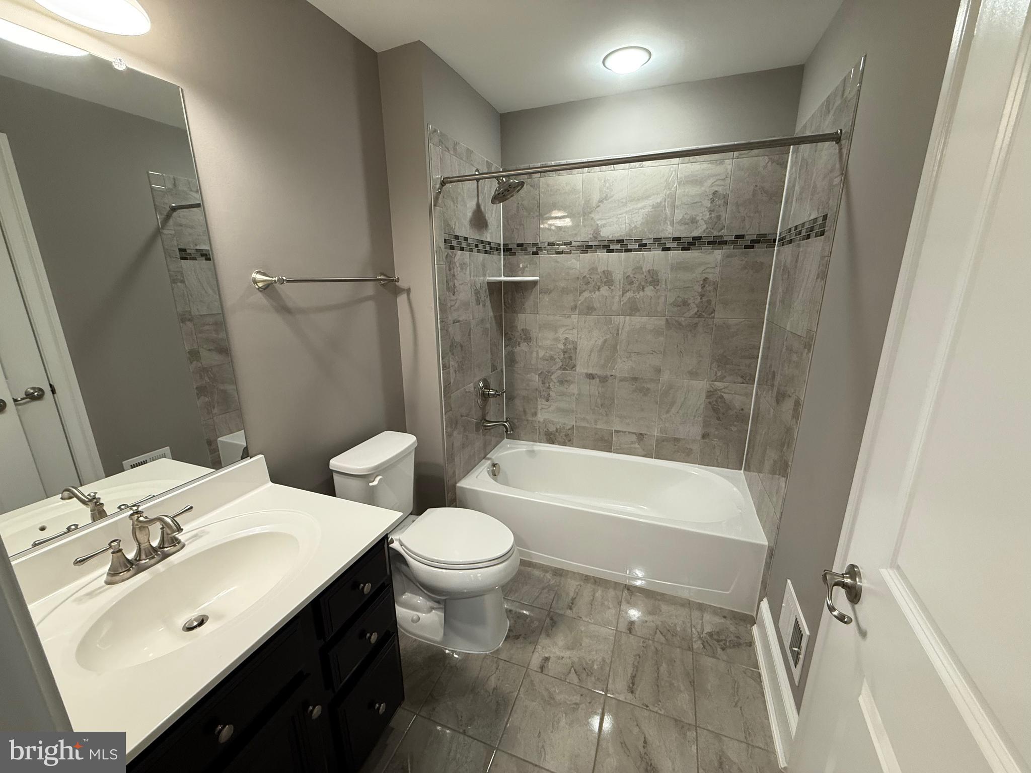 DAWSON'S CORNER - Residential Lease