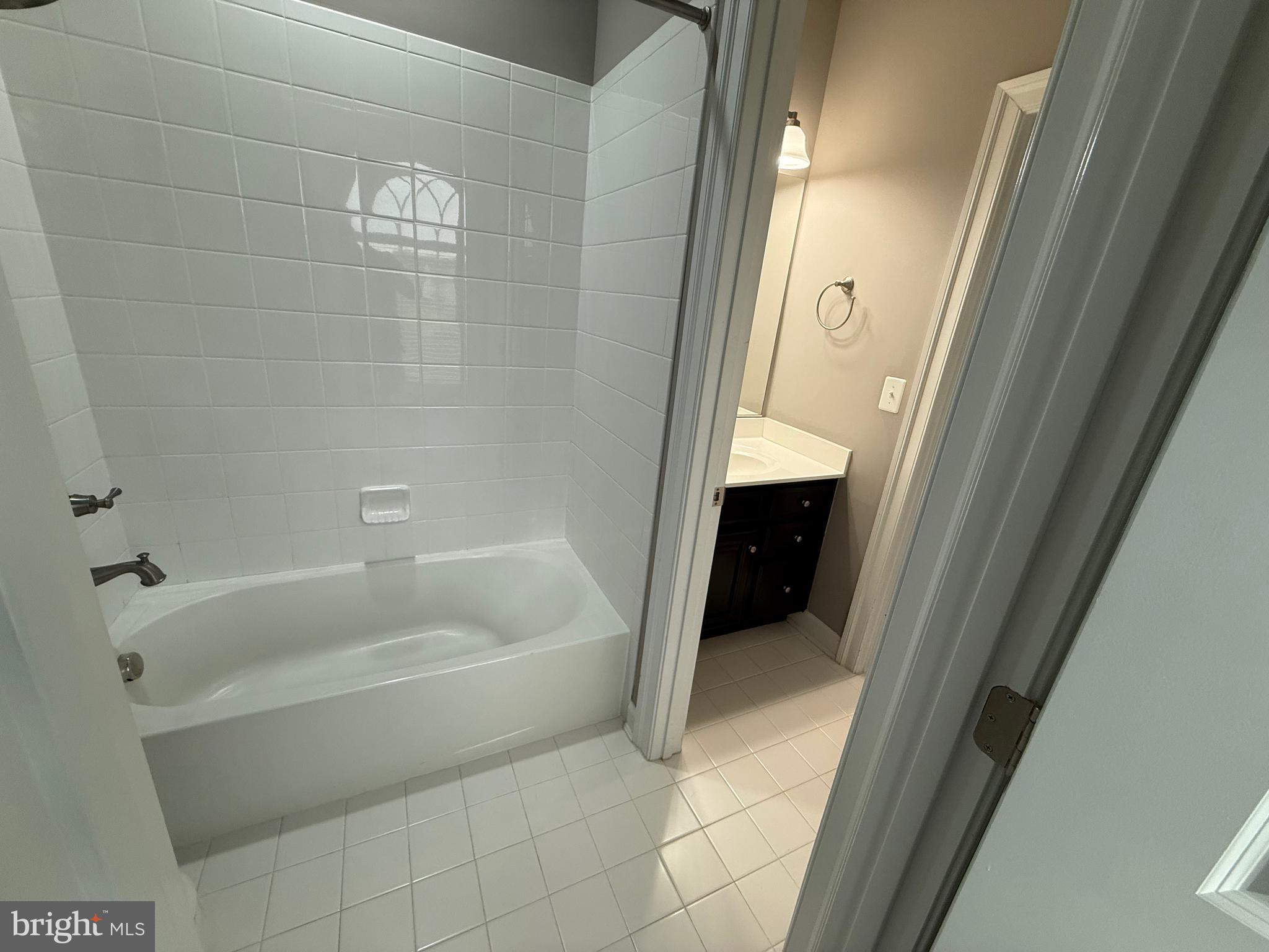 DAWSON'S CORNER - Residential Lease