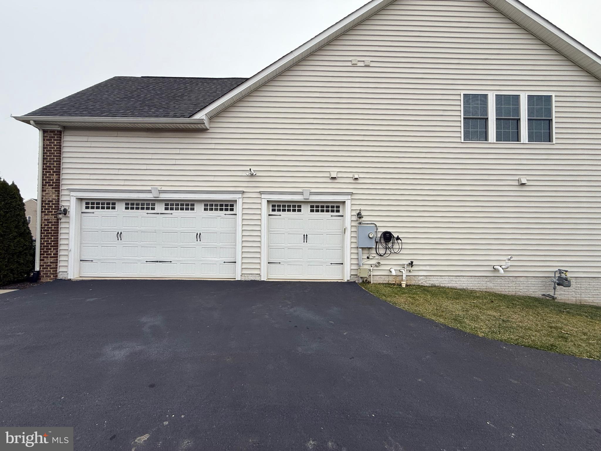 42635 GOLD THREAD DRIVE